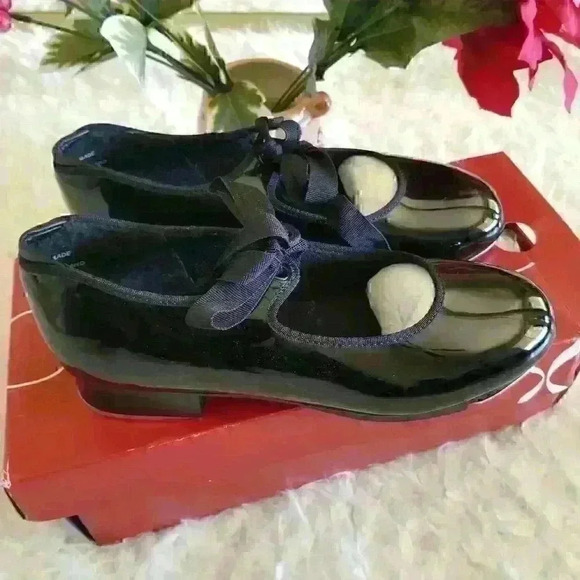 Capezio Kids Girls Jr Tyette Tap Shoe - Picture 1 of 7